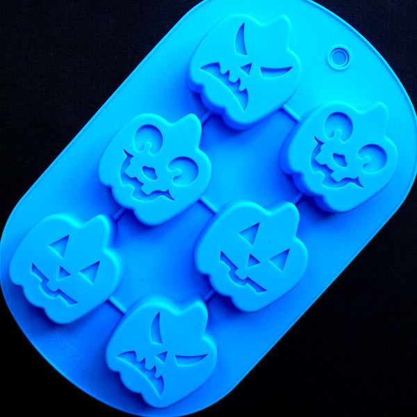 small 3D Pumpkin silicone mold for candy,chocolate, soap,halloween